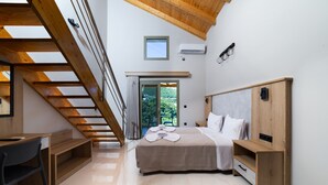 Family Apartment | In-room safe, blackout drapes, soundproofing, WiFi (free) - Sky View Suites Kefalonia  (Kefalonia)