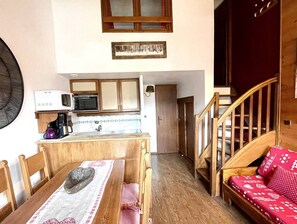 Kylskåp, mikrovågsugn, diskmaskin och brödrost