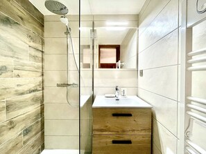 Towels - N°31 : mezzanine studio 4 pers. SUD Piscine sauna hammam (CHAMPAGNY EN VANOISE)
