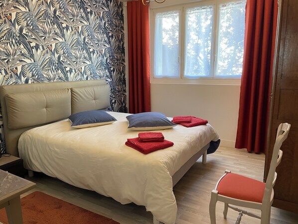 2 chambres, fer et planche à repasser, Wi-Fi, draps fournis