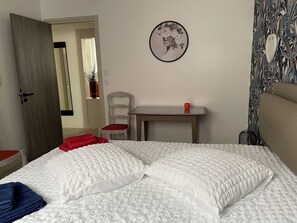 2 bedrooms, iron/ironing board, WiFi, bed sheets