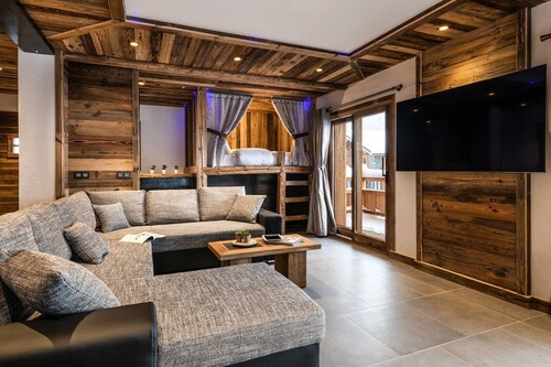 St Maurice : 5* chalet with private pool  et  jacuzzi