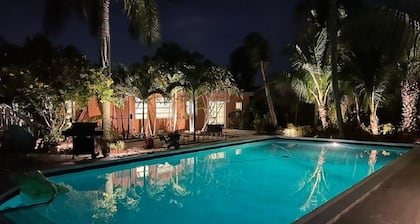 Huge Mini-Resort w/ Pool, Tiki Bar - Near Beach