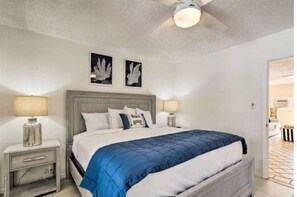 Escrivaninha, ferros/tábuas de passar roupa, berço de viagem, Wi-Fi