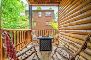 Property grounds - *Rustic 5BD Cabin Near Town! HOT TUB + Game Room!* (Gatlinburg)