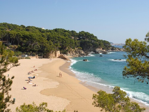 Gemütliches Glamping-Chalet in Palamós mit Gartenblick