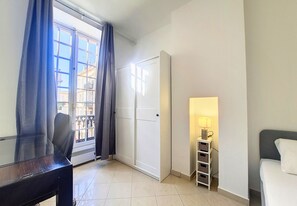 2 bedrooms, iron/ironing board, WiFi