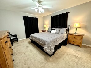 3 bedrooms, iron/ironing board, free WiFi, bed sheets - Water view Home with Dock on  Canal with access to Lake! (Okeechobee)