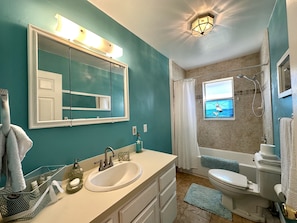 Hair dryer, towels, soap, toilet paper - Water view Home with Dock on Canal with access to Lake! (Okeechobee)
