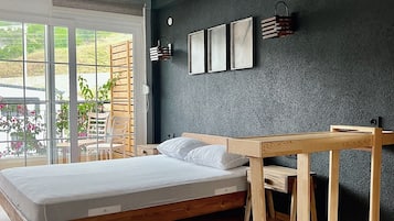 Hypo-allergenic bedding, soundproofing, free WiFi, bed sheets