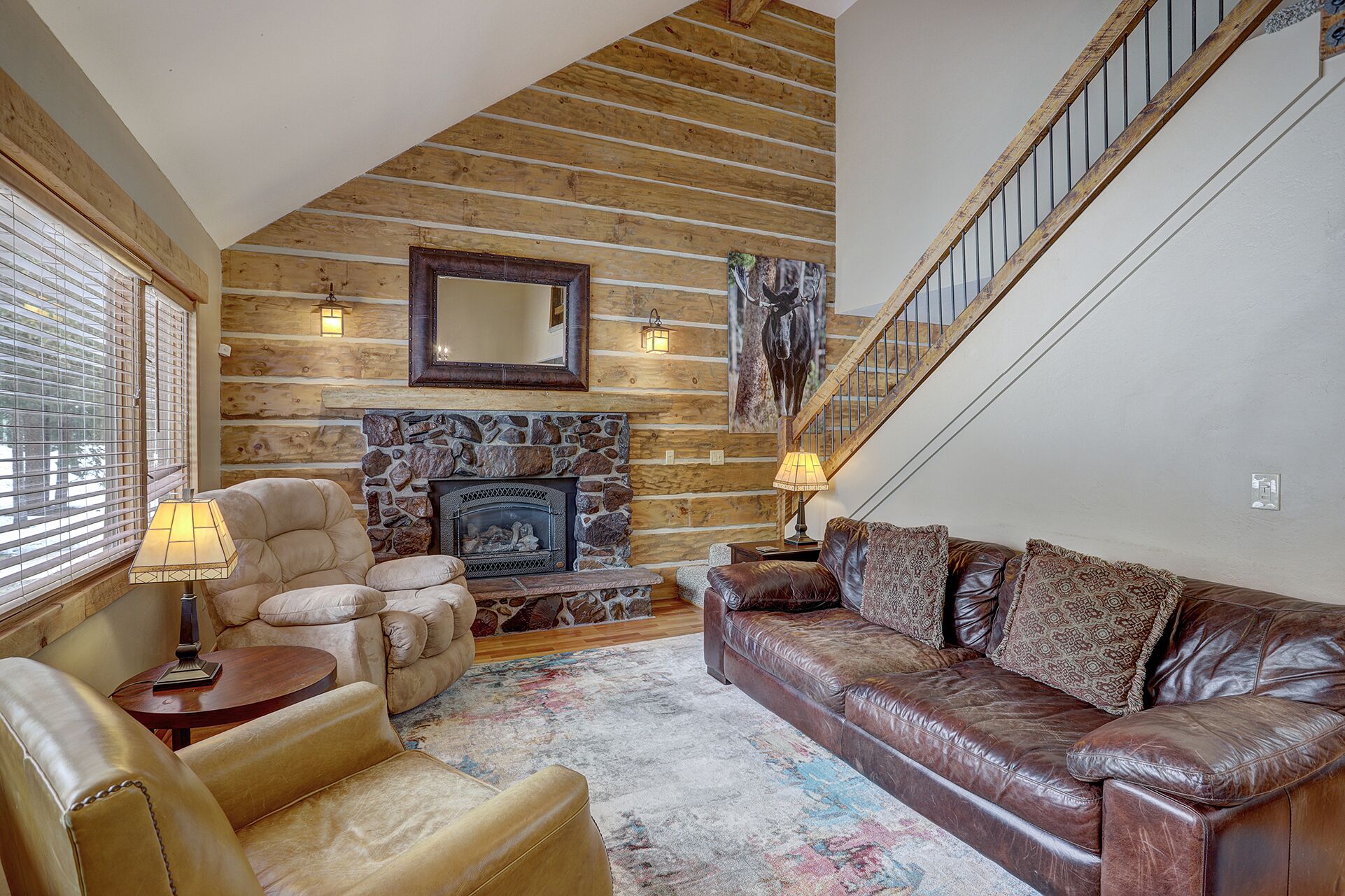 極品獨棟房屋 | 起居區 | 壁爐