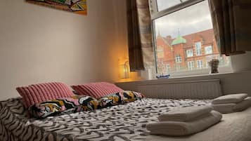 2 dormitoris, planxa i posts de planxar, wifi gratuïta i roba de llit