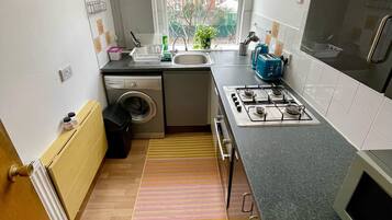 Frigorífic, microones, forn i placa de cuina