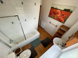 Hair dryer, towels, soap, shampoo - Spacious Family Flat (London)