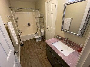 Hårføner og håndklær