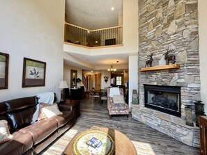 TV, fireplace, DVD player - Seven Springs Condo Near Shuttle, Gas Fireplace (Champion)