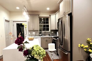 Réfrigérateur, cafetière/bouilloire