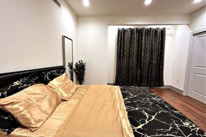 4 Schlafzimmer, Schreibtisch, Bügeleisen/Bügelbrett, WLAN