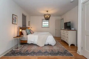 3 عدّة غرف نوم ومكتب ومكواة/لوح كي وسرير سفر