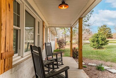 Spacious 3BD 2BA w/fenced yard & direct bike trail access. Near GVL, TR, Furman.