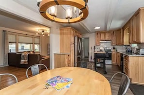 Dining - Spacious 3BD 2BA w/fenced yard & direct bike trail access. Near GVL, TR, Furman. (Greenville)