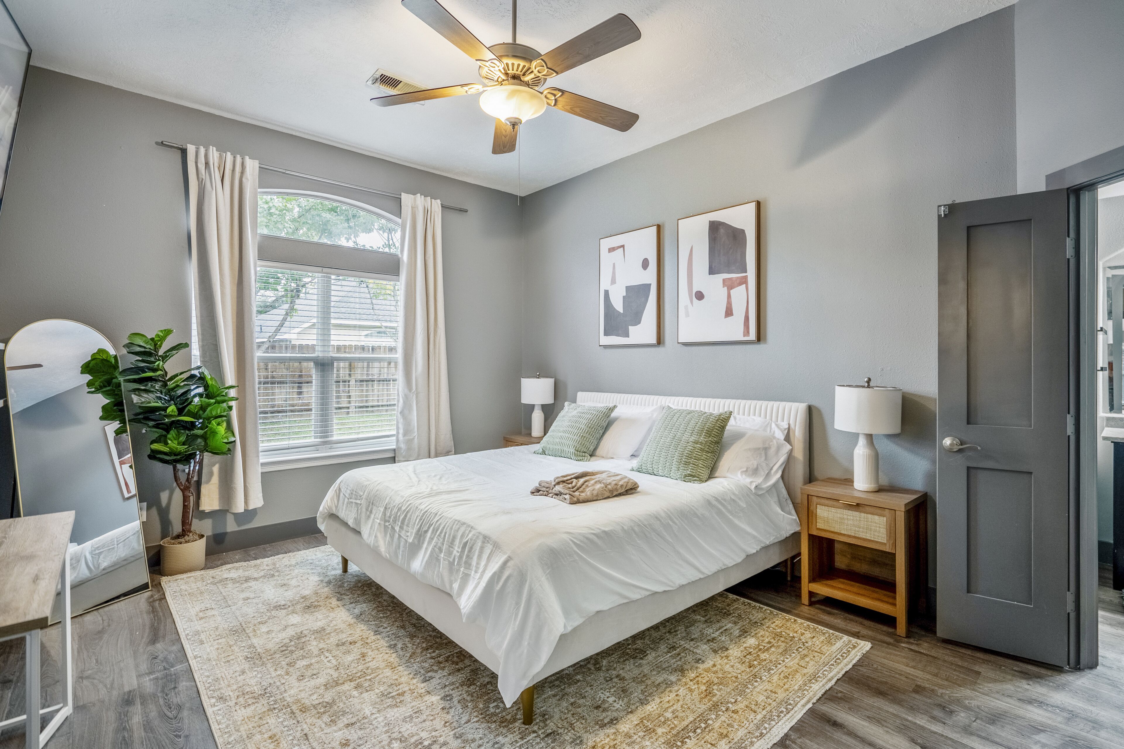 3 camere, una scrivania, ferro/asse da stiro, Wi-Fi gratuito