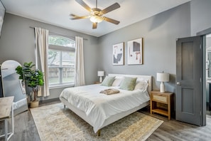 3 bedrooms, desk, iron/ironing board, free WiFi - Cypress Getaway: Pet-Friendly Comfort Meets Relaxing Vibes (Cypress)