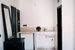 3 bedrooms, minibar, iron/ironing board, free WiFi