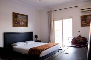 Minibar, strykjärn/strykbräda, gratis wi-fi och sängkläder