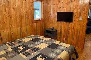 2 bedrooms, WiFi, bed sheets - Fishing Lovers 2-Bedroom/Boat Dock. Get the bait! (Limestone County)