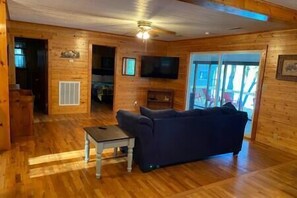 TV - Fishing Lovers 2-Bedroom/Boat Dock. Get the bait! (Limestone County)