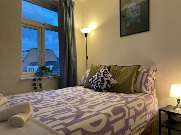 1 bedroom, desk, iron/ironing board, free WiFi - Luminous Family Flat (4 guests) (London)