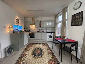 Fridge, microwave, oven, stovetop - Luminous Family Flat (4 guests) (London)