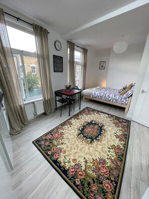 1 bedroom, desk, iron/ironing board, free WiFi - Luminous Family Flat (4 guests) (London)