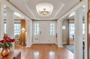 Interior - Bayshore Room at ONE Inn, near Downtown St. Pete: Ideal for all guests (Saint Petersburg)