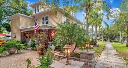 Luxury Bay Room at ONE Inn, steps to Downtown St. Pete: Ideal for all guests