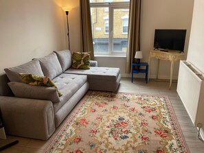 Living area - Enormous Family Flat (7 guests) (London)
