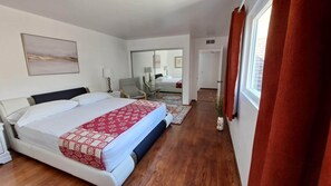 2 bedrooms, desk, iron/ironing board, free WiFi