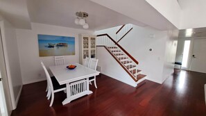 Dining - Luxury, family friendly townhouse, great neighborhood, perfect place to relax (Irvine)