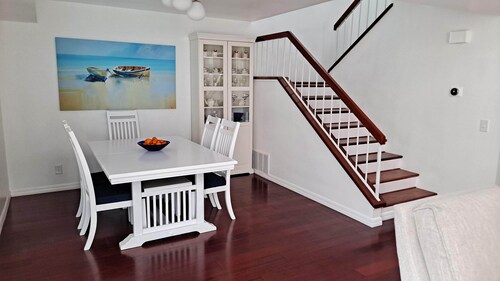 Luxury, family friendly townhouse, great neighborhood, perfect place to relax