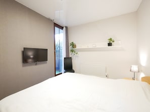 1 habitación, tabla de planchar con plancha, wifi gratis y ropa de cama