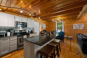 Private kitchen - Easy Access w/ No Mountain Roads - Short Drive to Gatlinburg - Arcade & Hot Tub (Gatlinburg)