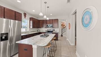 House (5 Bedrooms) | Interior