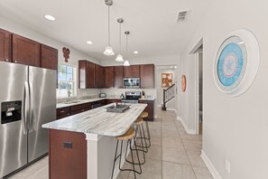 House (5 Bedrooms) | Interior