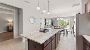 House (5 Bedrooms) | Private kitchen | Fridge, microwave, oven, ice maker