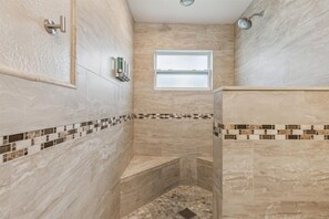 Hus (3 Bedrooms) | Dusj på badet