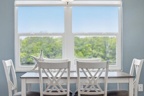 Hus (3 Bedrooms) | Spisestue