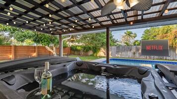 Bồn tắm spa ngoài trời