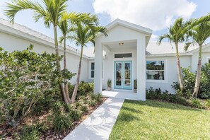 House (4 Bedrooms) | Front of property