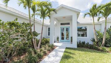 House (4 Bedrooms) | Front of property